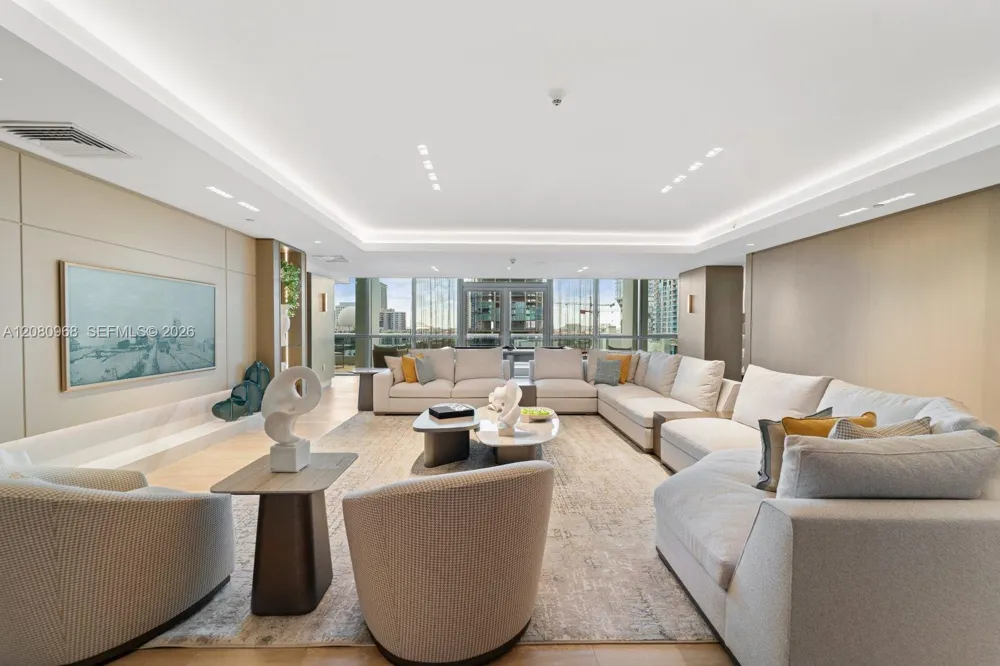 900 Biscayne Blvd #2112 Miami, FL 33132