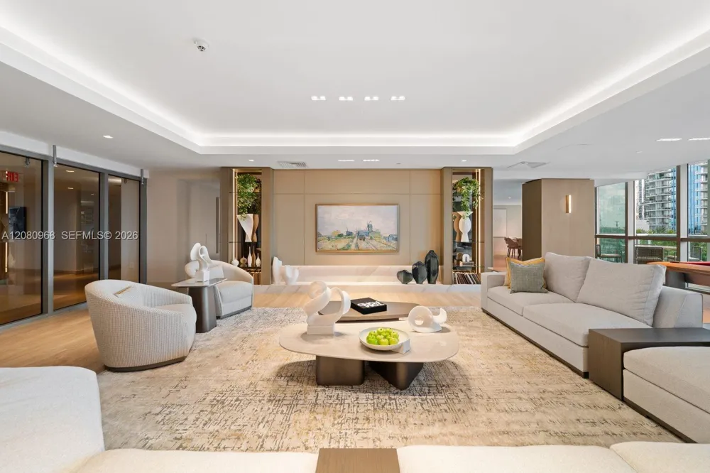 900 Biscayne Blvd #2112 Miami, FL 33132