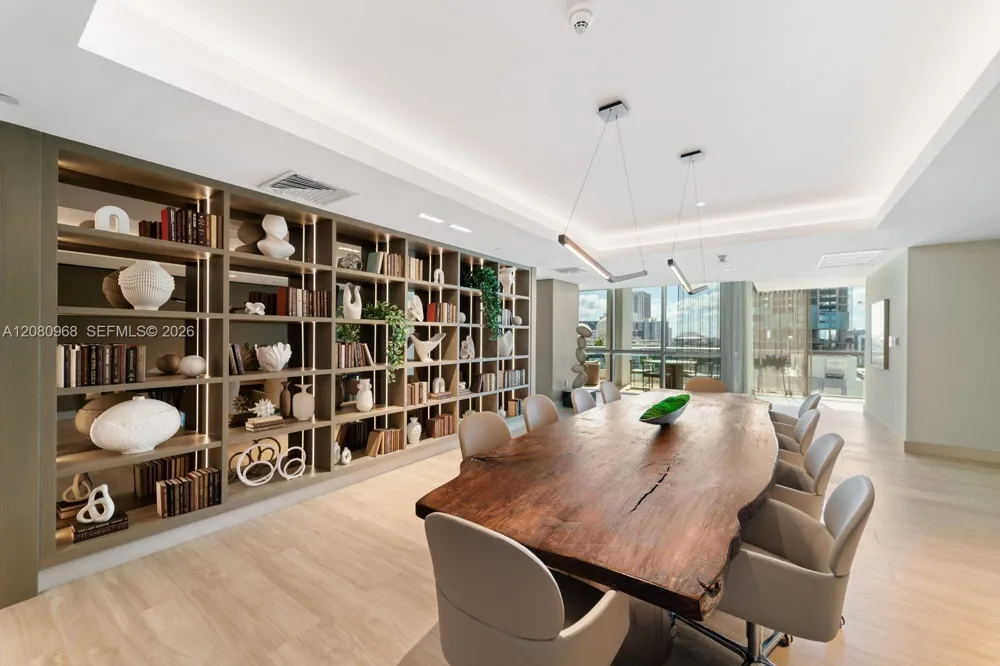 900 Biscayne Blvd #2112 Miami, FL 33132