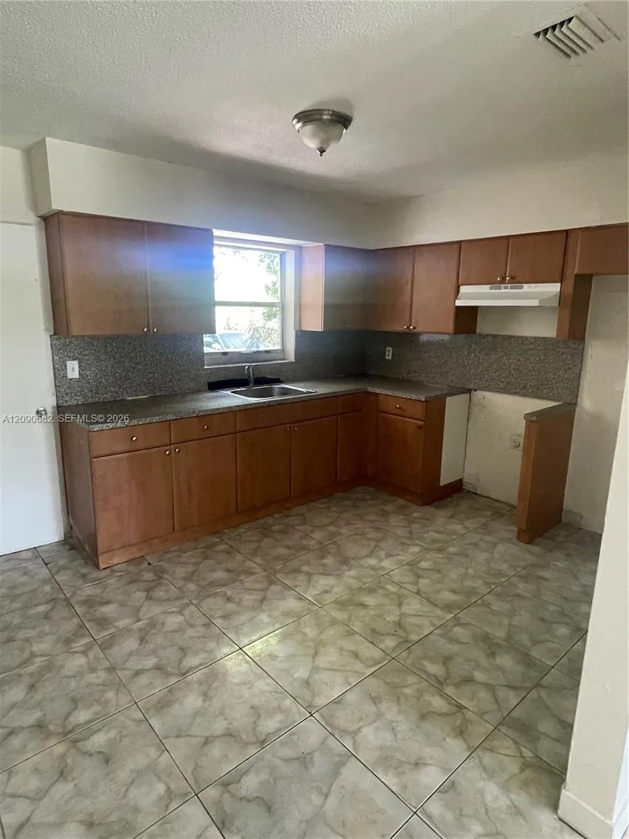 417 NW 40th St #417 Oakland Park, FL 33309