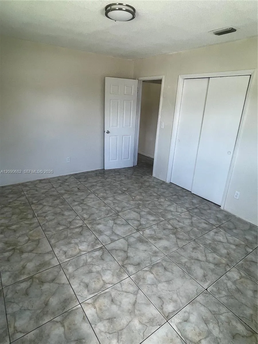 417 NW 40th St #417 Oakland Park, FL 33309