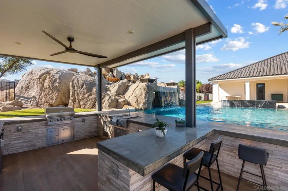 39025 E Benton Rd Temecula, CA 92592
