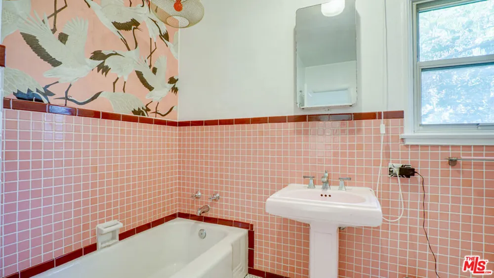 6632 W 87th Street Los Angeles, CA 90045