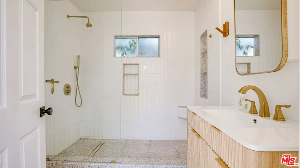 6632 W 87th Street Los Angeles, CA 90045
