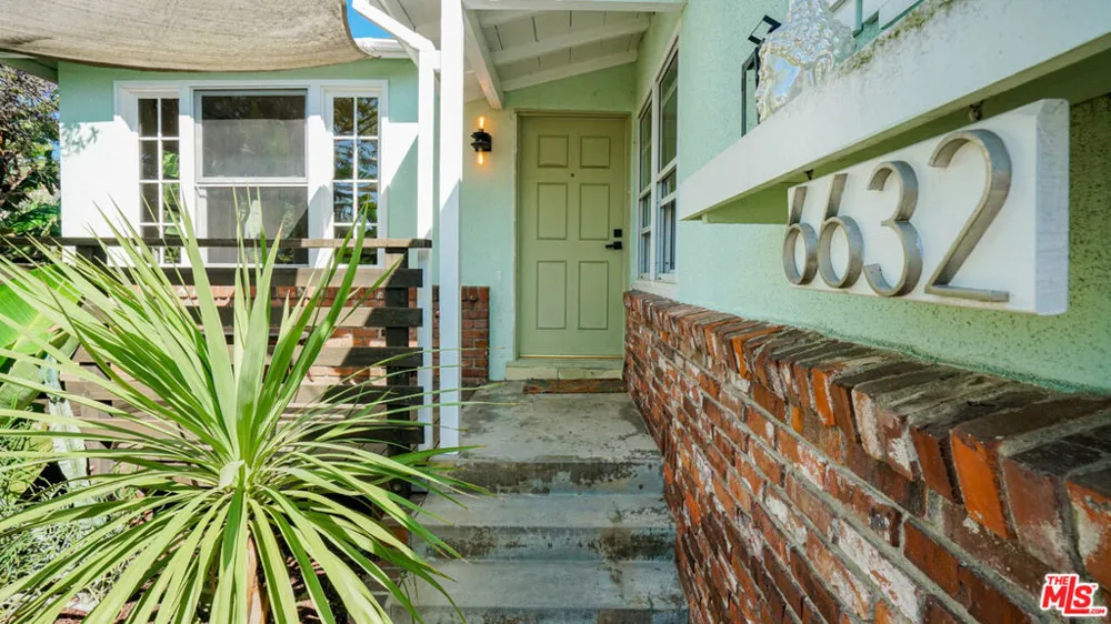 6632 W 87th Street Los Angeles, CA 90045