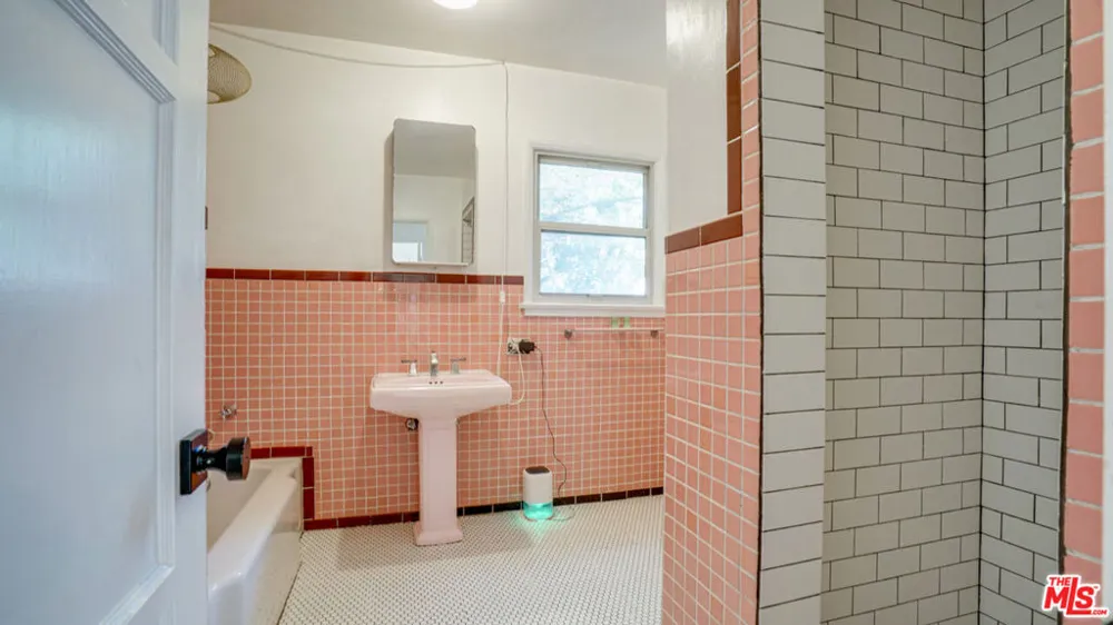 6632 W 87th Street Los Angeles, CA 90045