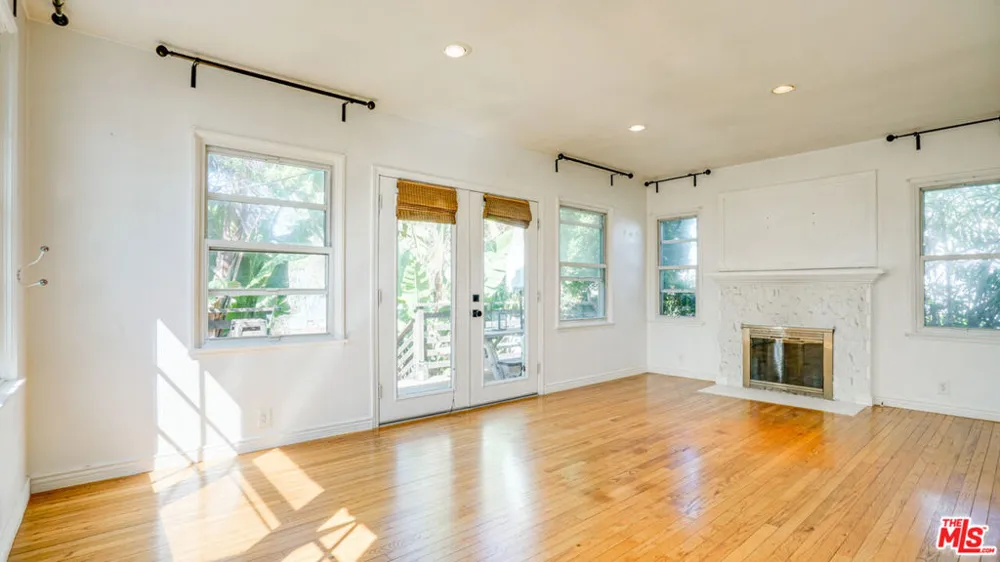 6632 W 87th Street Los Angeles, CA 90045