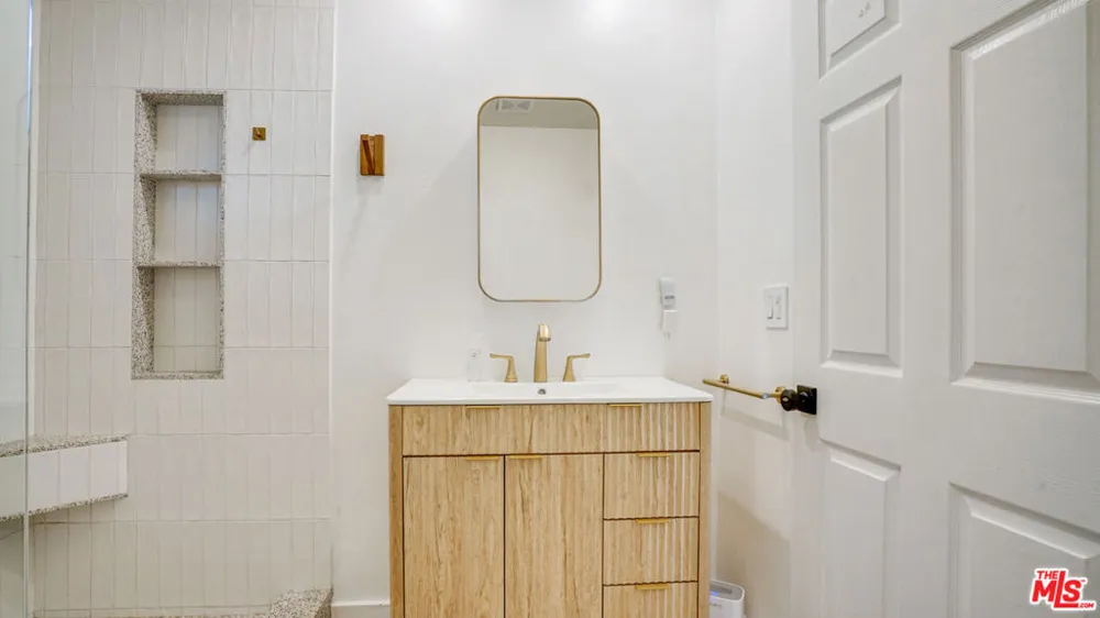 6632 W 87th Street Los Angeles, CA 90045