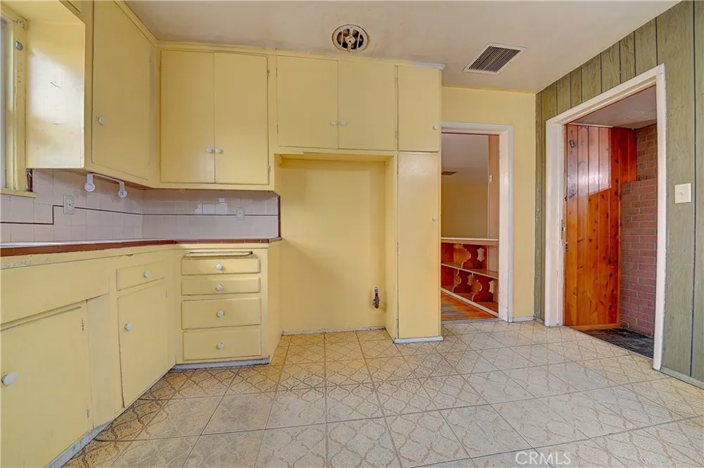 14778 Valencia Avenue Fontana, CA 92335