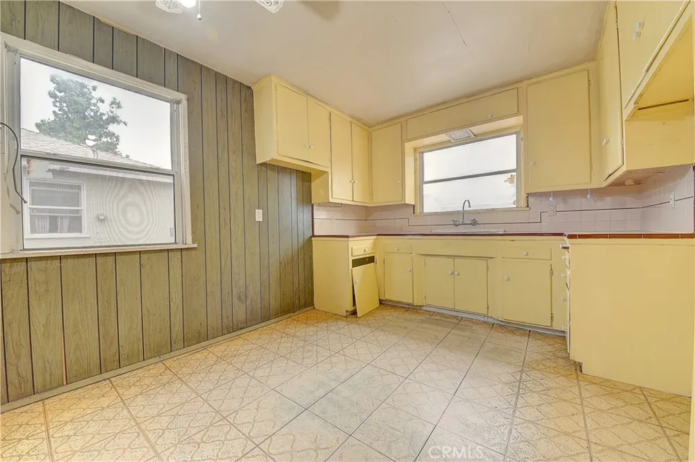 14778 Valencia Avenue Fontana, CA 92335