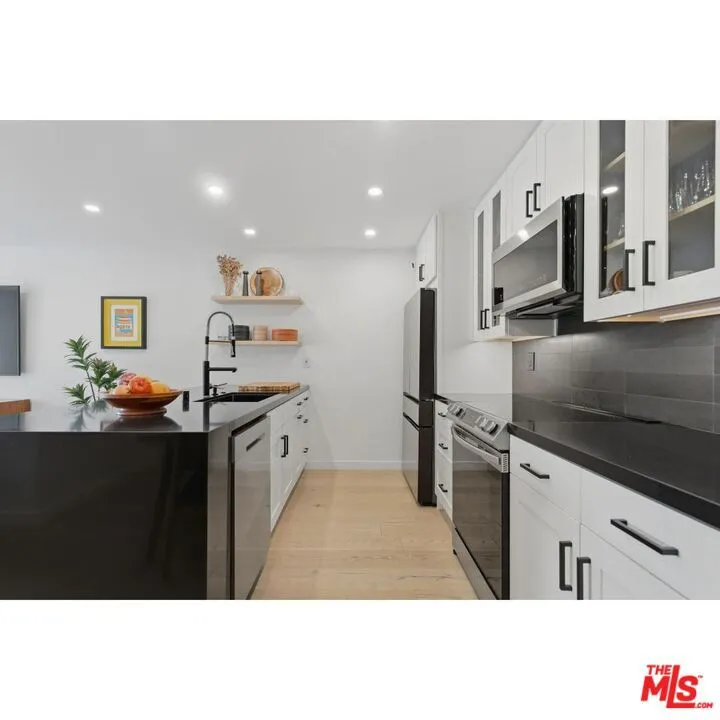1230 Horn Avenue #305 West Hollywood, CA 90069