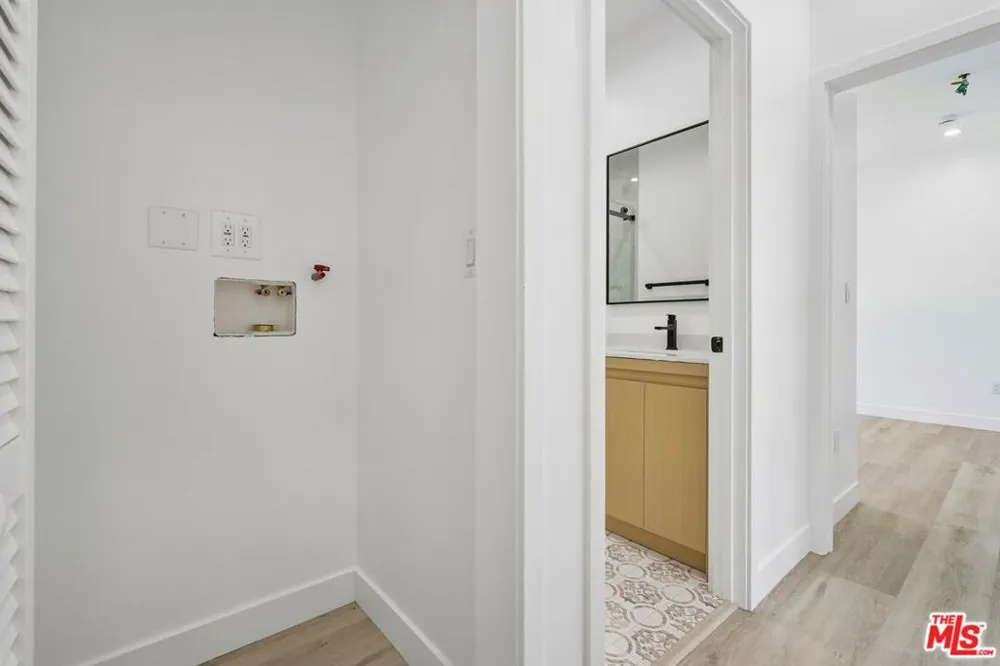 1434 Beverwil #1 Los Angeles, CA 90035