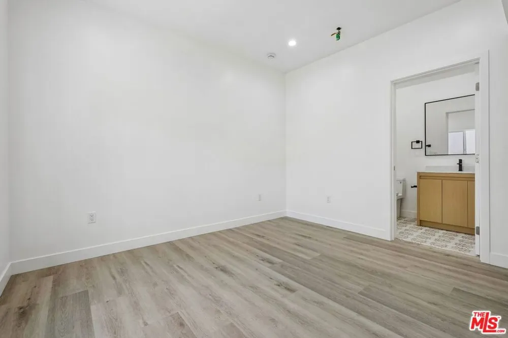 1434 Beverwil #1 Los Angeles, CA 90035