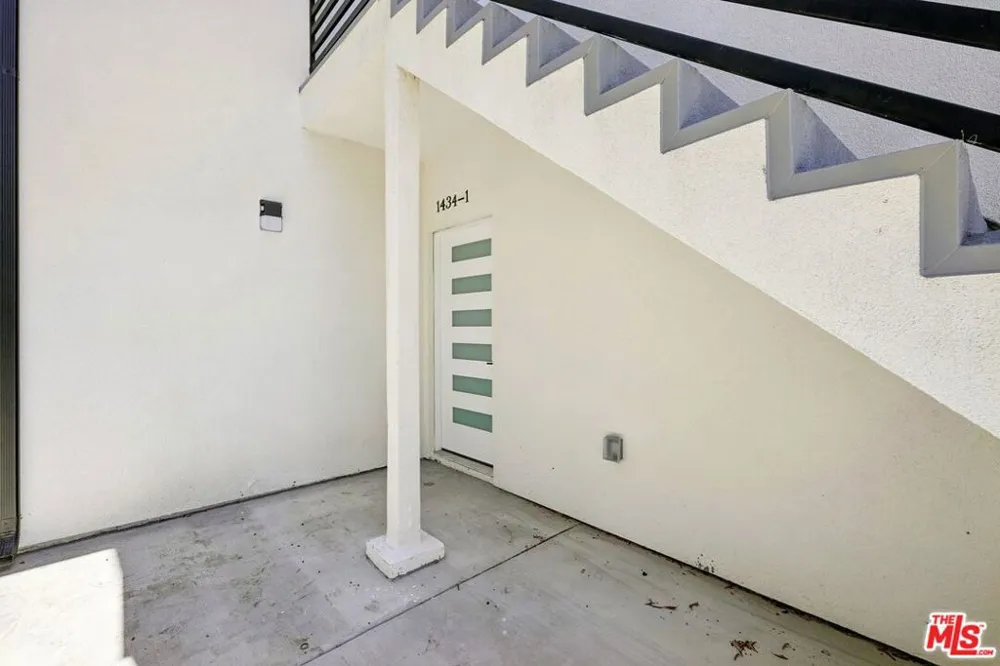 1434 Beverwil #1 Los Angeles, CA 90035