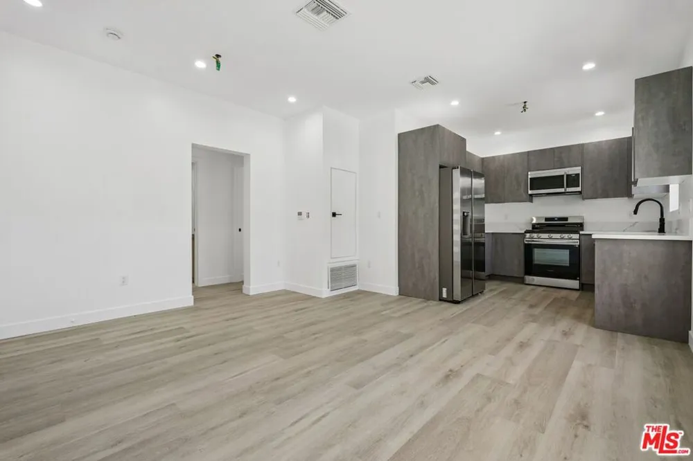 1434 Beverwil Drive #2 Los Angeles, CA 90035