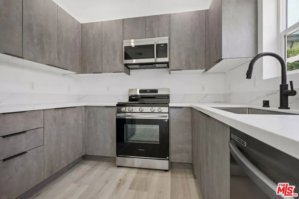 1434 Beverwil Drive #2 Los Angeles, CA 90035