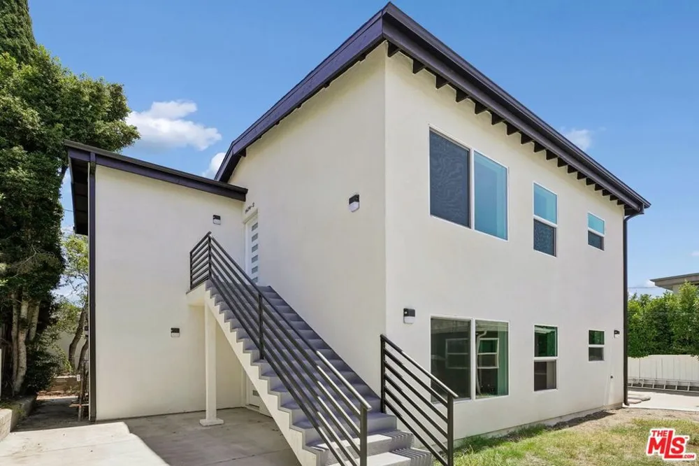 1434 Beverwil Drive #2 Los Angeles, CA 90035