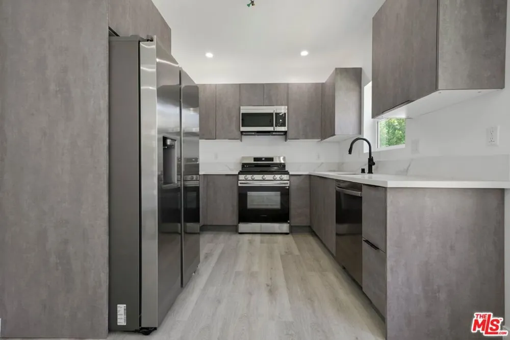 1434 Beverwil Drive #2 Los Angeles, CA 90035