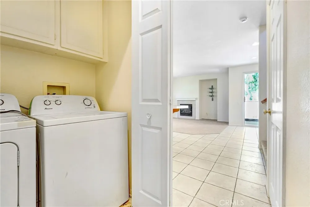24586 Montevista Valencia, CA 91354