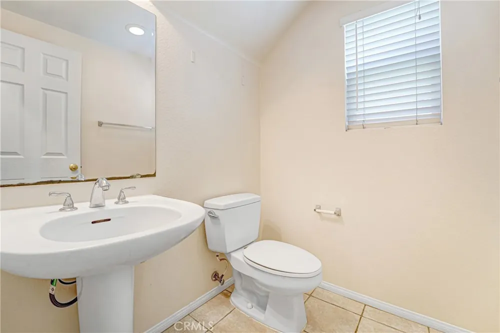 24586 Montevista Valencia, CA 91354