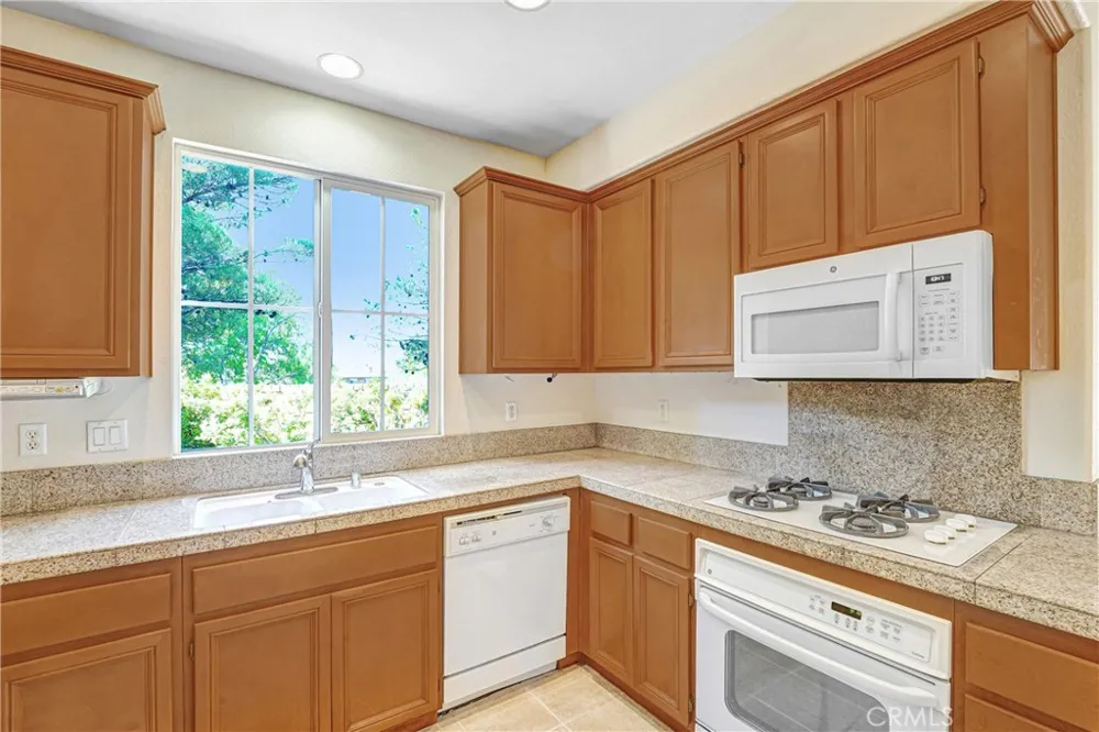24586 Montevista Valencia, CA 91354