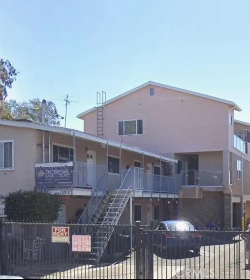 11808 Hart #203 North Hollywood, CA 91605