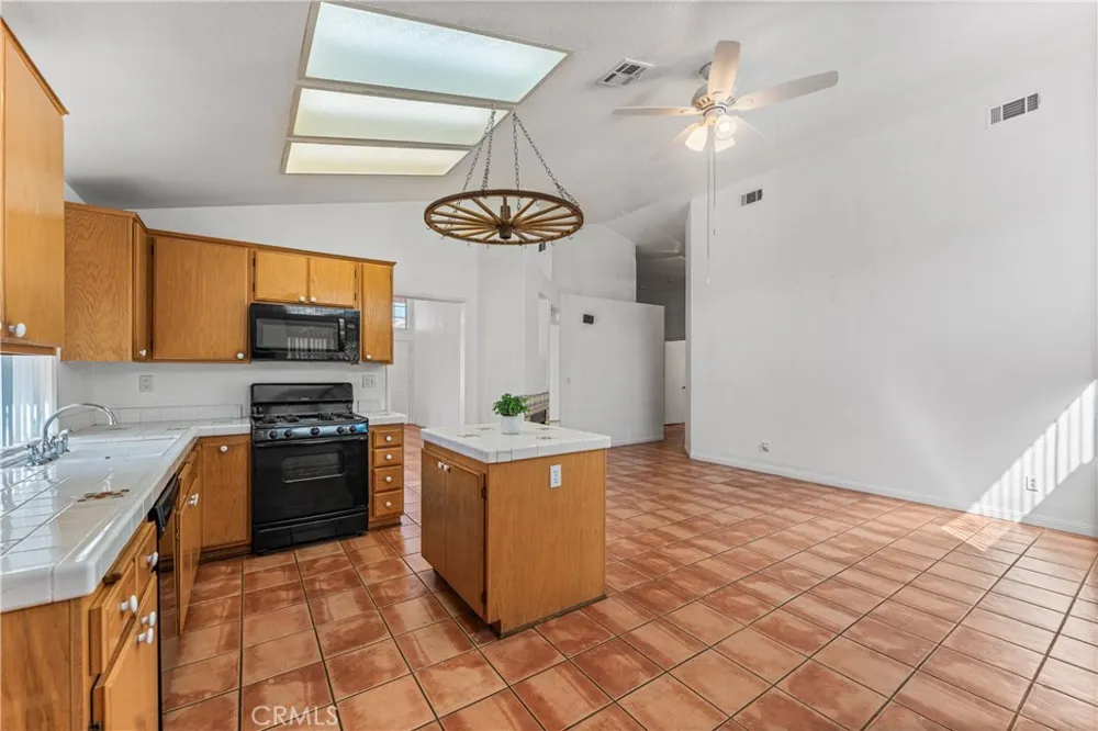 5546 Laurel Avenue Palmdale, CA 93552