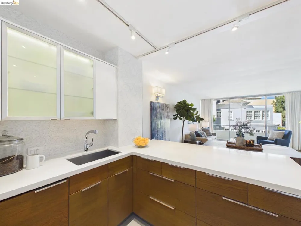 320 Lee St #303 Oakland, CA 94610