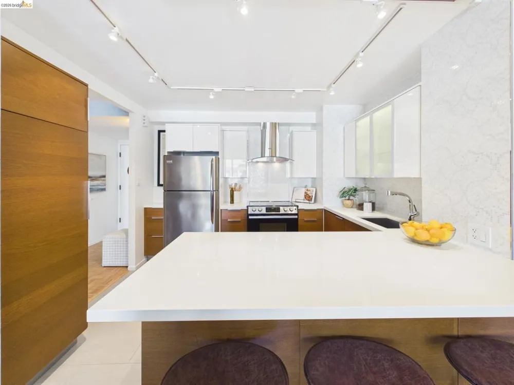 320 Lee St #303 Oakland, CA 94610