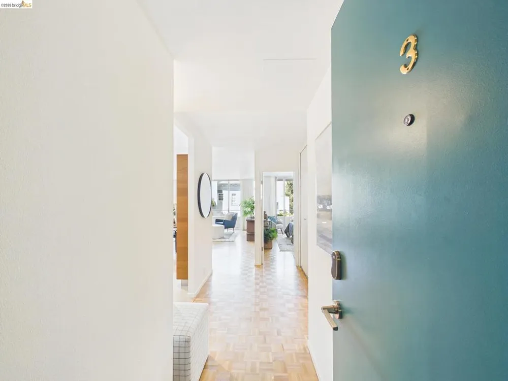 320 Lee St #303 Oakland, CA 94610