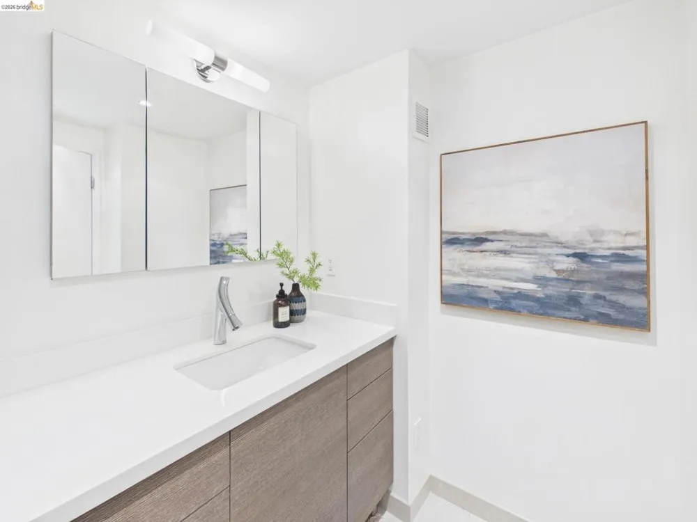 320 Lee St #303 Oakland, CA 94610