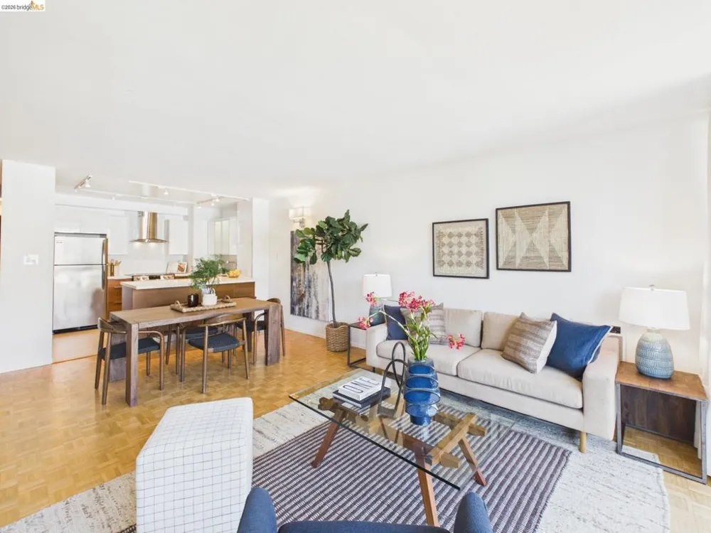 320 Lee St #303 Oakland, CA 94610