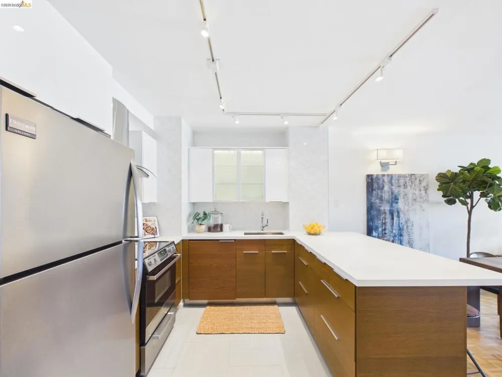 320 Lee St #303 Oakland, CA 94610