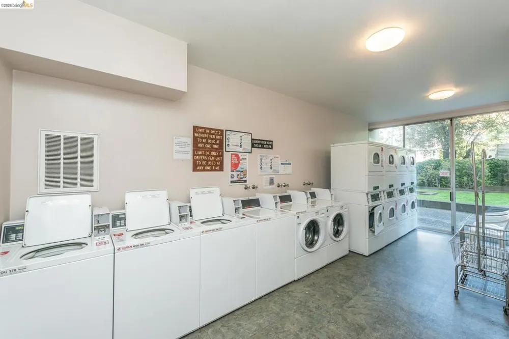 320 Lee St #303 Oakland, CA 94610
