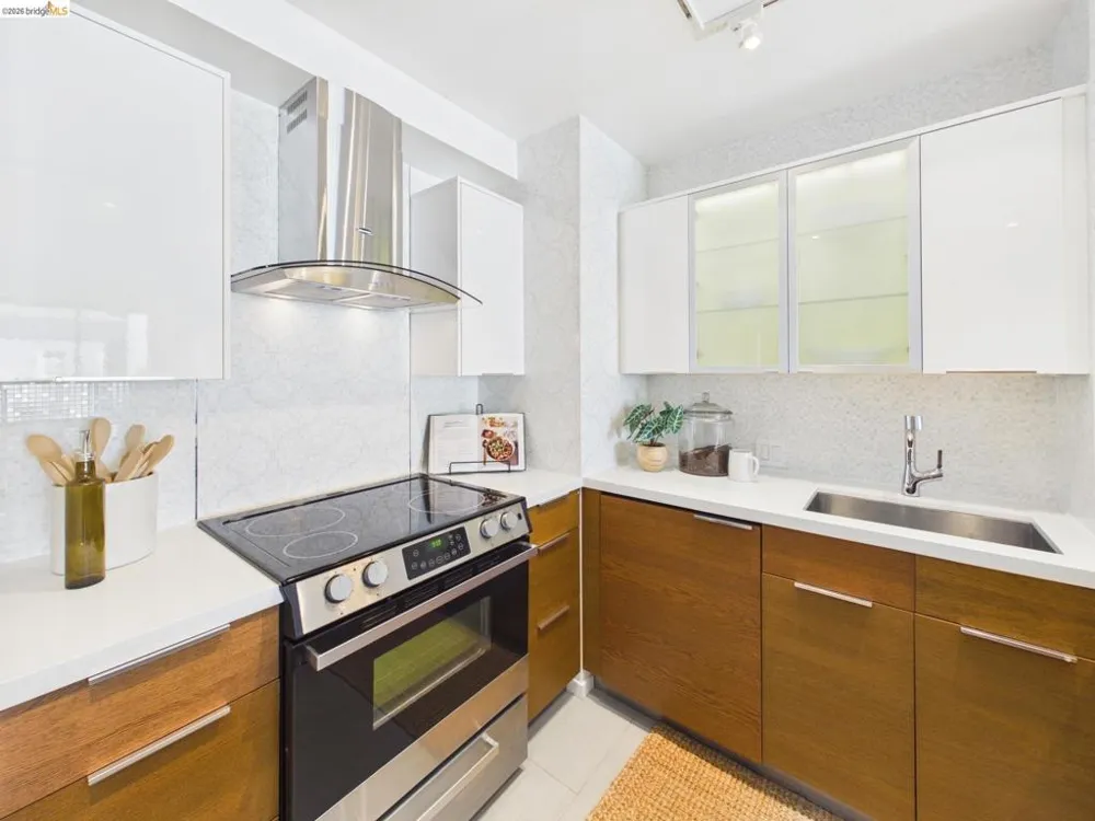 320 Lee St #303 Oakland, CA 94610