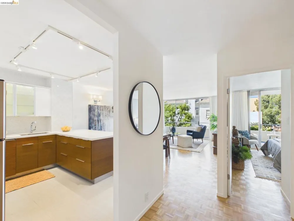 320 Lee St #303 Oakland, CA 94610