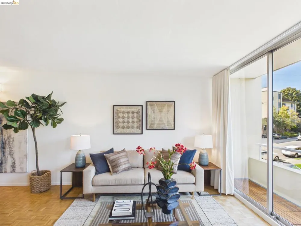 320 Lee St #303 Oakland, CA 94610
