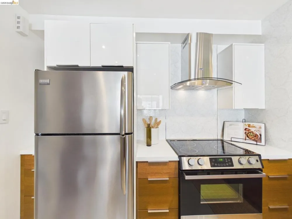 320 Lee St #303 Oakland, CA 94610