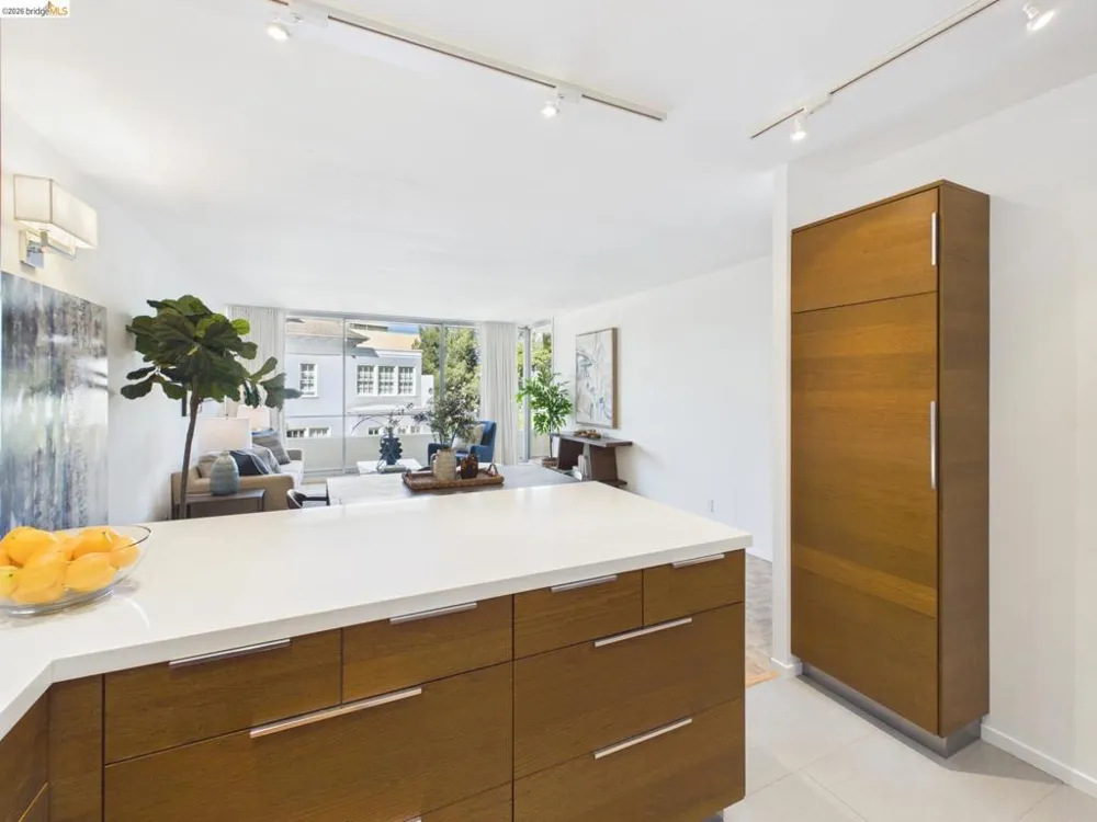 320 Lee St #303 Oakland, CA 94610