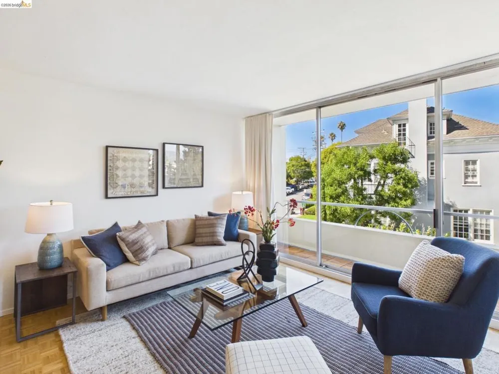 320 Lee St #303 Oakland, CA 94610