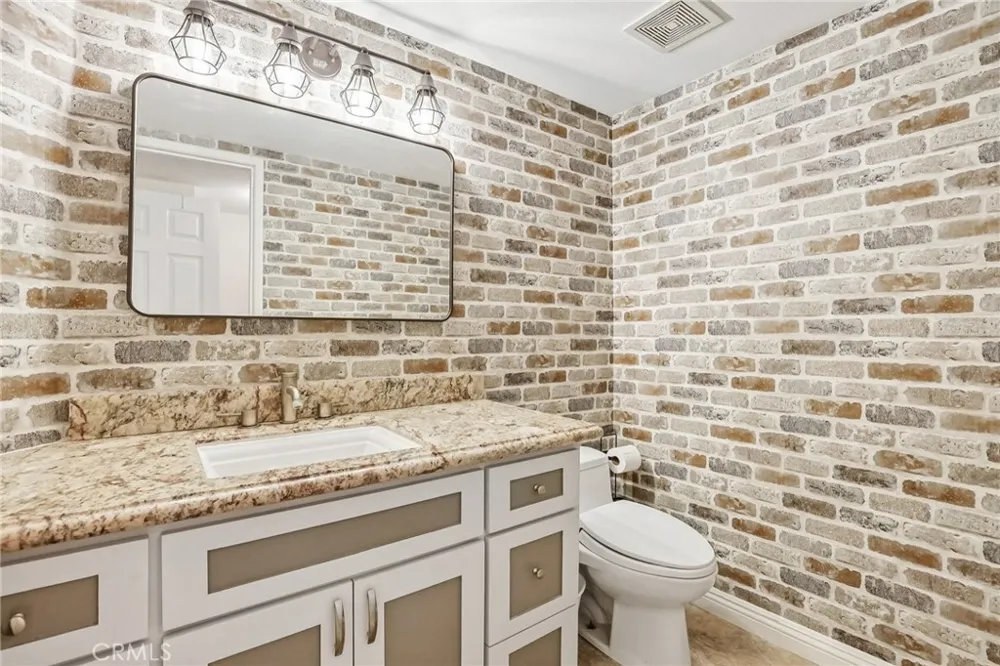 1215 Holt Placentia, CA 92870
