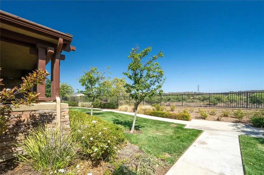 28600 Pietro Drive Valencia, CA 91354
