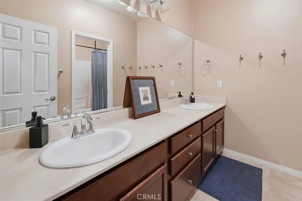 28600 Pietro Drive Valencia, CA 91354