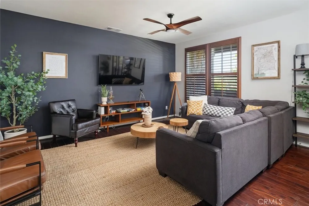 28600 Pietro Drive Valencia, CA 91354