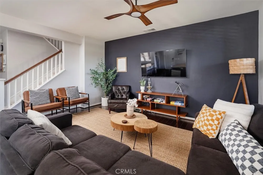 28600 Pietro Drive Valencia, CA 91354