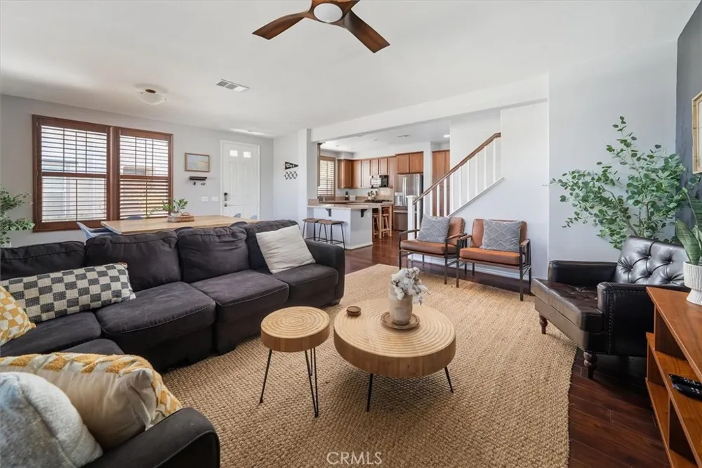 28600 Pietro Drive Valencia, CA 91354