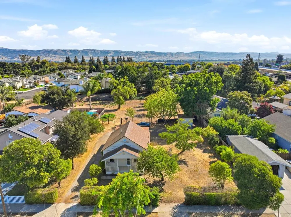 7522 Chestnut Street Gilroy, CA 95020