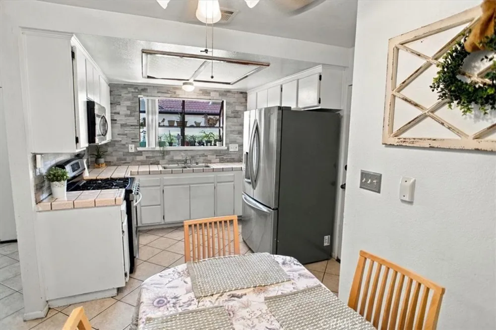 3458 Santa Barbara Court Palmdale, CA 93550