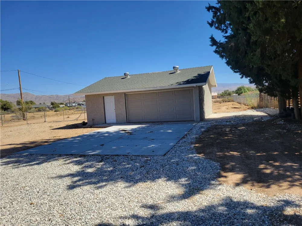14145 Lakota Road Apple Valley, CA 92307