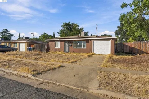 1223 W Santa Fe Ave
